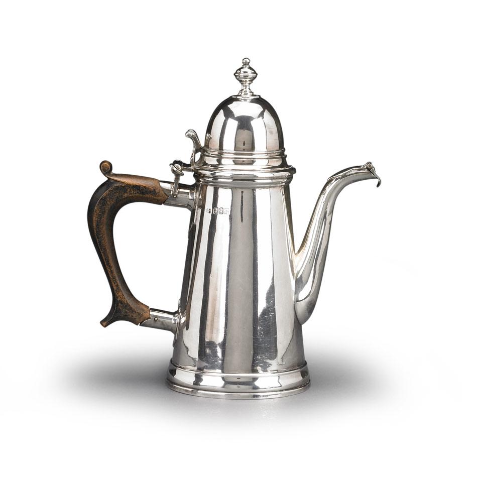 Queen Anne Style English Silver Coffee Pot, Daniel & John Wellby, London, 1910
