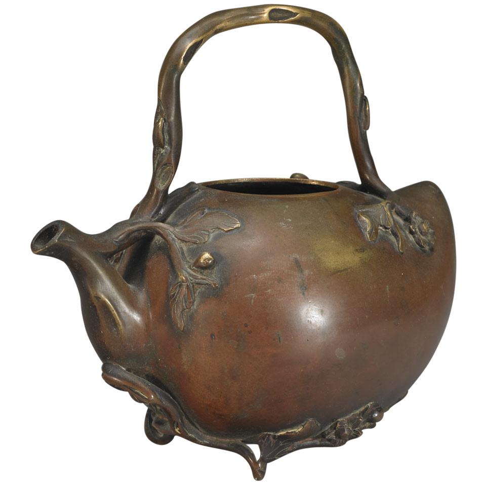 Bronze Peach-Form Wine Pot, Qing Dynasty, 18th/19th Century